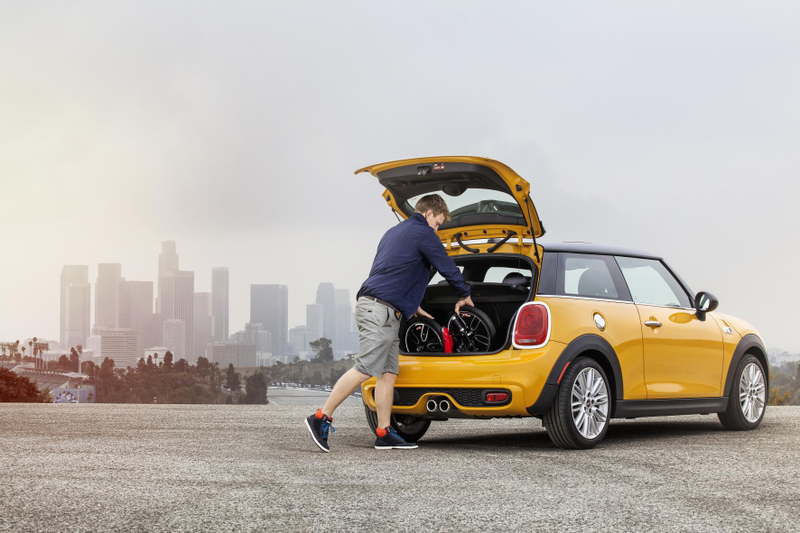 Illustration for article titled The Clever Mini Citysurfer Concept Solves The City Parking Conundrum